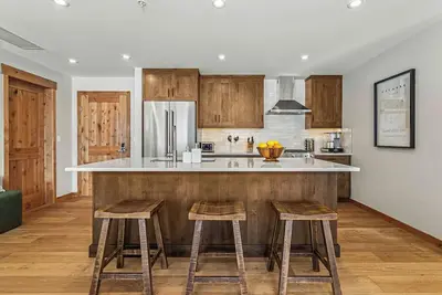 Image de Brand New Luxe 2br\/2ba Alpine