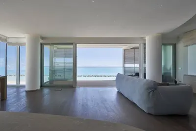 Image de [Luxury Seafront] Private Garage and Beach Access
