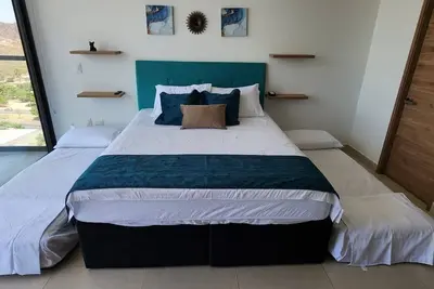 Image de Ocean View Suite. 7 minutes to the beach. Family-sized condo with pool.