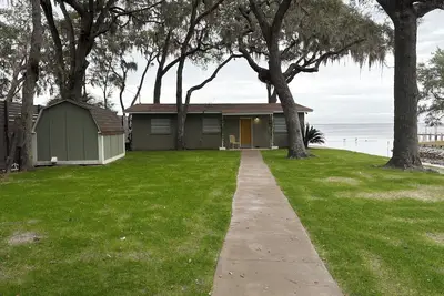 Image de Waterfront vacation cottage on Choctawhatchee Bay with boat/Pwc tie-up