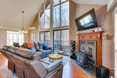Image de Two King Beds, Cozy Chalet Style Cabin in The Woods Resort, Lvl 1 Ev