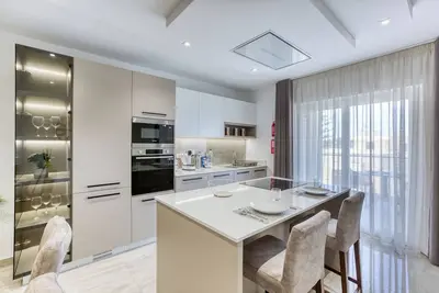 The whole group will enjoy easy access to everything from this centrally located place