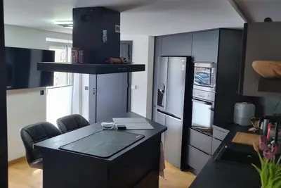 Image de Willkommen bei Domino. Die moderne Schwarz Weisse Oase.