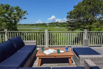 Image de Stunning Marsh Views, Near Pleasant Street Beach!