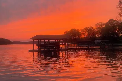 Image de Lake Livin’ Private boat ramp on property! Lakefront, Hot Tub, Private Dock