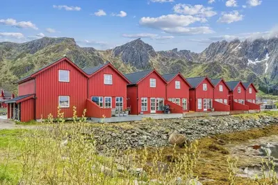 Image de Rorbu ved Vannet i Ballstad, Lofoten