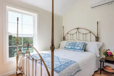 Whitestone Cottage: Pet-Friendly Nightly House Rental on Block Island