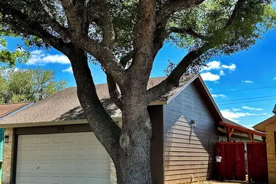 Image de Small elegante piece of art you can fall in love with & sleep in.