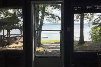 Image de Rustic View Cabin sits on a 2. 5 acres on beautiful Hubbard Lake.