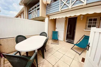 Image de Agréable Pavillon pour 4 personnes dans résidence avec piscine (212)