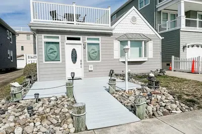 Charming South End ~ Steps to the Ocean ~ Rooftop Deck