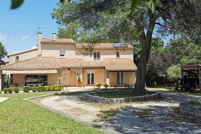 Image de Villa + Piscine privée, au calme des garrigues Nîmoises à 10mn du centre ville.