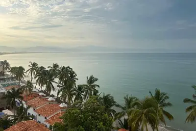 Image de Easy Breezy Bucerias\nAmazing beachfront 1 Bedroom 2 Bathroom Luxury Condo