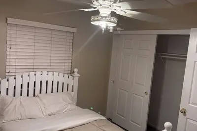 Image de Puppy Love Furnished Pool House 3 bed 2. 5 bath among Millionaire Neighborhood