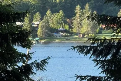 Image de Bon Vivant-Pet Friendly, Lake Front, Minutes to HoniHoni, Uno, Brenda's, Wisp