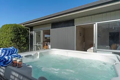 Image de The Lakehouse with Hot Tub