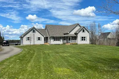 Image de Comfort, Relaxation & Fun for 15 in Lakeview Home. Everything you need Plus More