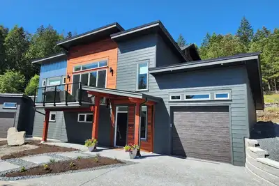 Image de New pet friendly house with amazing mountain and water views