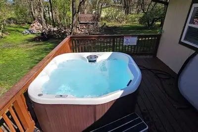 Image de 3 BdrHomew/HotTub+Free Firewood, sleeps10in\nMauston, closeto \nWI Dells/Attractions