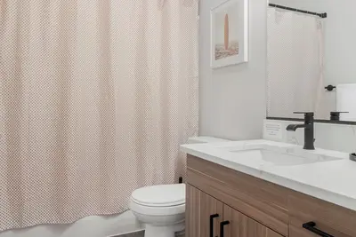 Image de Discover urban comfort in the serene heart of Pocatello’s Highland area!