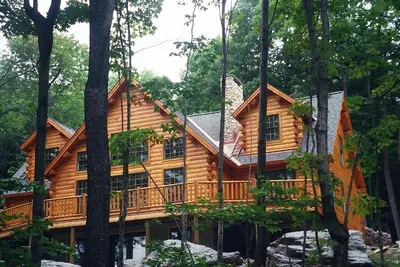 Beautiful log cabin home close to Mt. Snow in West Dover.