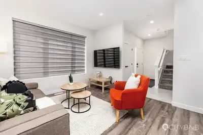 Image de Spruce Ave - Parking - Sleeps 4\n\n