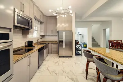 Image de South Coast Luxury: Close to Airport, Oistins, St Lawrence Gap and Miami Beach!