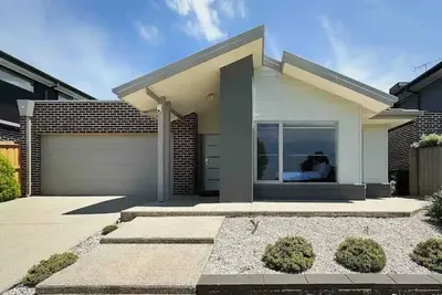\"Blue Breeze \" Luxury Home at Torquay
