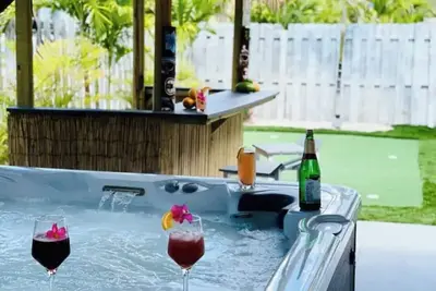 Image de Seabreeze garden oasis, jacuzzi, golf, mins ->beaches