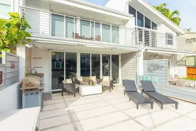 Image de Exquisite Riverside Retreat