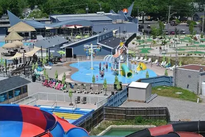 Image de 2 Br Cottage at Sherkston Shores Resort - 100 meters to Erie Lake Sandy Beach