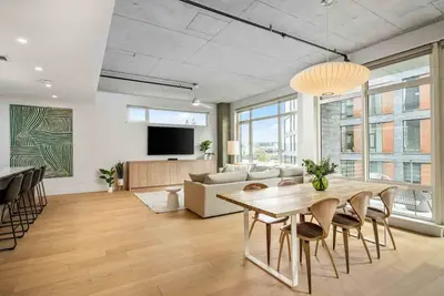 Image de Stunning Pearl District Condo, Next to Parks, Open Layout, Fully Remodeled, Walk to Food and Fun