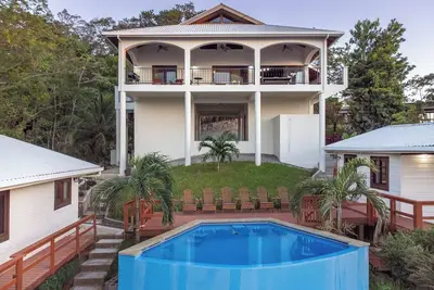 Image de Apricari Main House/ Stunning Views/ 3 Bdrm/ Pool