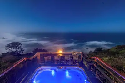 Image de Oceanfront/ Stunning Views/ Hot Tub/ Contemporary