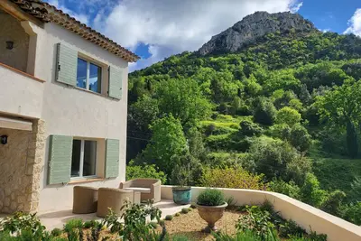 Image de Elegant apartment with garden, terrace, sea views nestled by Baou des Blancs