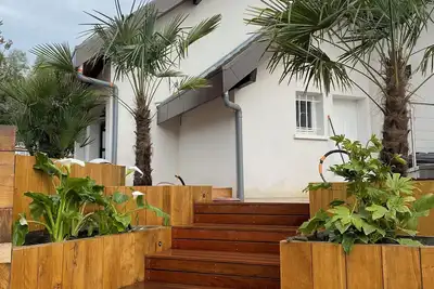 Image de Prix en baisse magnifique villa au calme avec piscine et vue lac