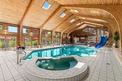 Image de Huge Modern Home on 10 Acres-Indoor Pool & Sauna!