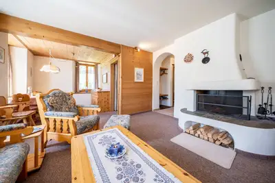 Image de Chasa Plazza Gronda: Cozy 3. 5-room apartment with elevator, chemineé and underground garage