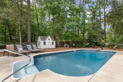 Image de Percy Manor - Pool, Fire Pit, Games and More!