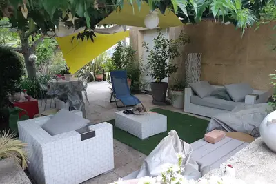 Image de Au centre du Gard, maison dans écrin de verdure. Idéal pour repos et tourisme