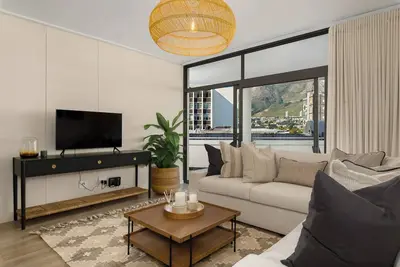 Image de Lush Designer Apartment in Cbd | Mountain Views