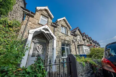 Image de Dog Friendly Stone Cottage in Llanbedr with Log Burner | Bodelen