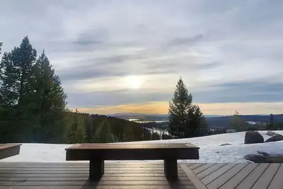 Image de Cozy home with amazing views, close to Discovery Ski Area. \n\nPet Friendly \n