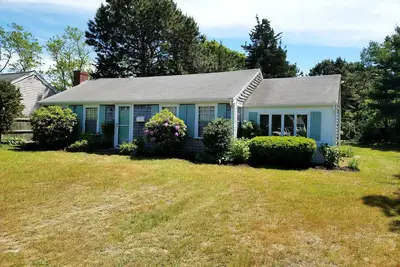 Image de Family Cottage Big yard w\\Fire Pit & Outside Shower Walk to beaches 1pvt Pets Ok