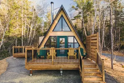 Image de Accessible Waterfront A-Frame Retreat on Quiet Lake in Lunenburg