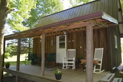 Image de Chasin' Memories, \nCozy, rustic cabin. Close to many boating and fishing lakes. \n