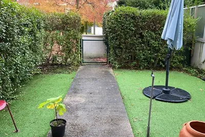 Image de Next to Paris very cute green house in a smart Area