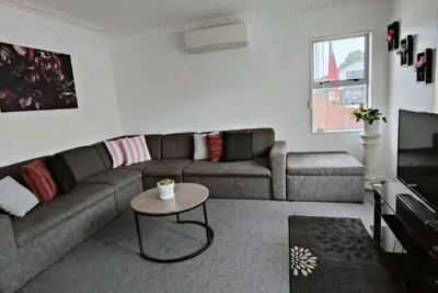 Image de Home close to Amenities and Airport