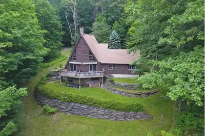 Image de Luxury Cabin Winter Views & Deck besides Kennedy Park, Walk to Lenox.