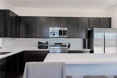 Image de A cozy and comfortable family home with ample space sounds wonderful.